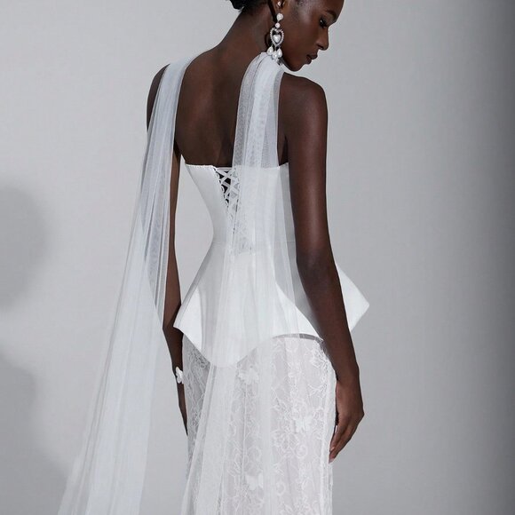 White Elegant Women's Luxurious Fishtail Lace Wedding Dress - Picture 4 of 8